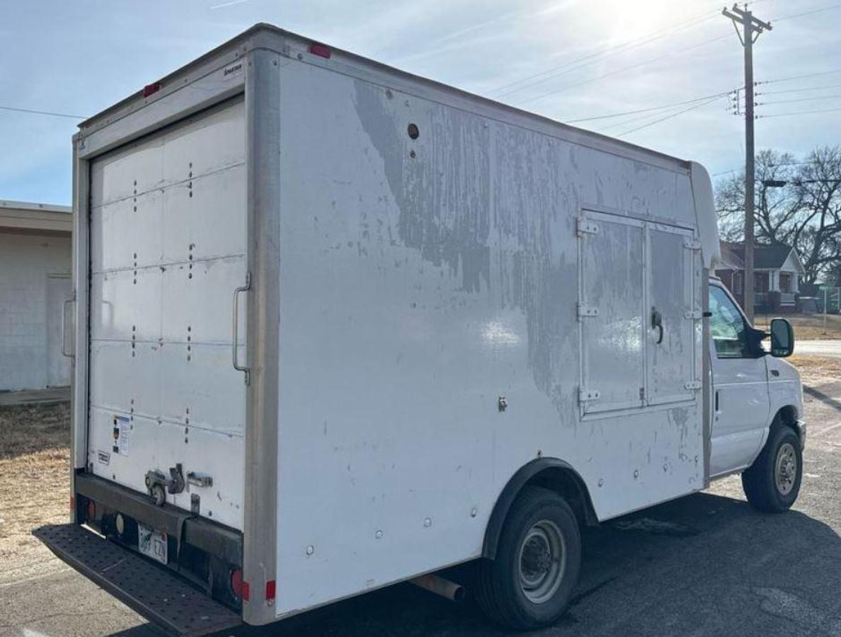 Used 2012 Ford E350 Super Duty Box Truck