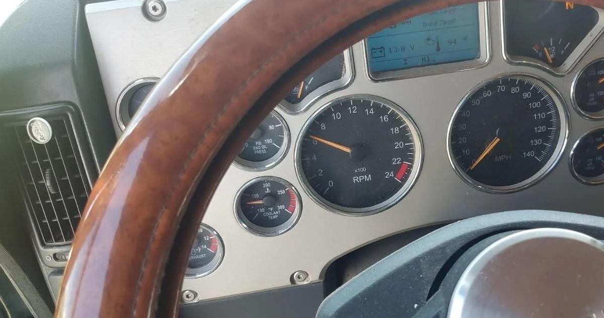 Used 2016 MACK PINNACLE CHU613 RAWHIDE