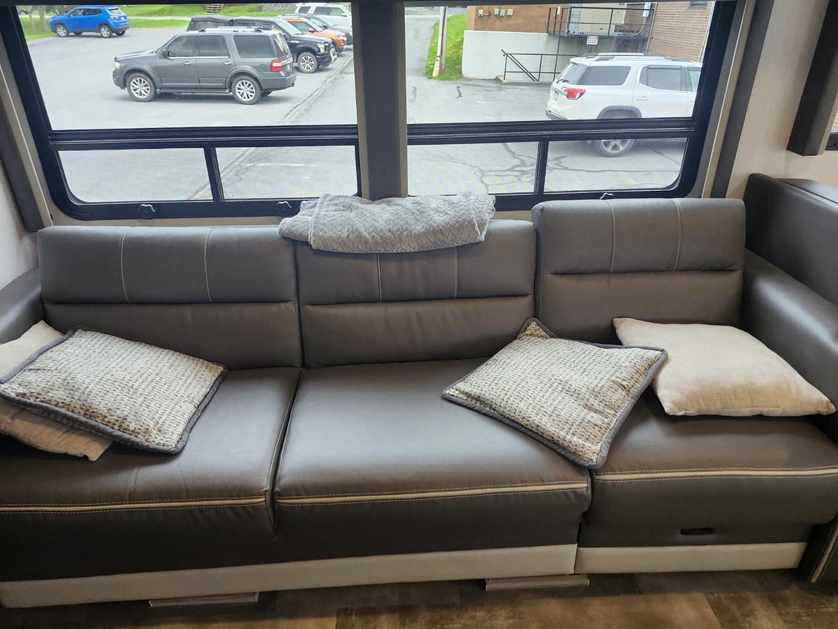 Used 2021 Coachmen Mirada 32SS