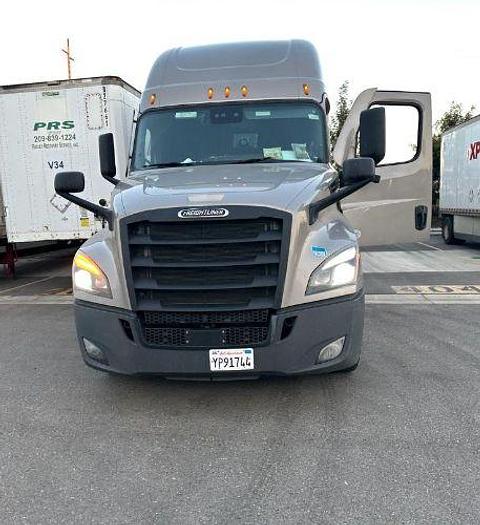 Used 2022 Freightliner Cascadia 126