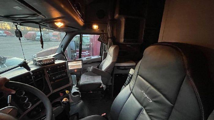 Used 2013 KENWORTH T700