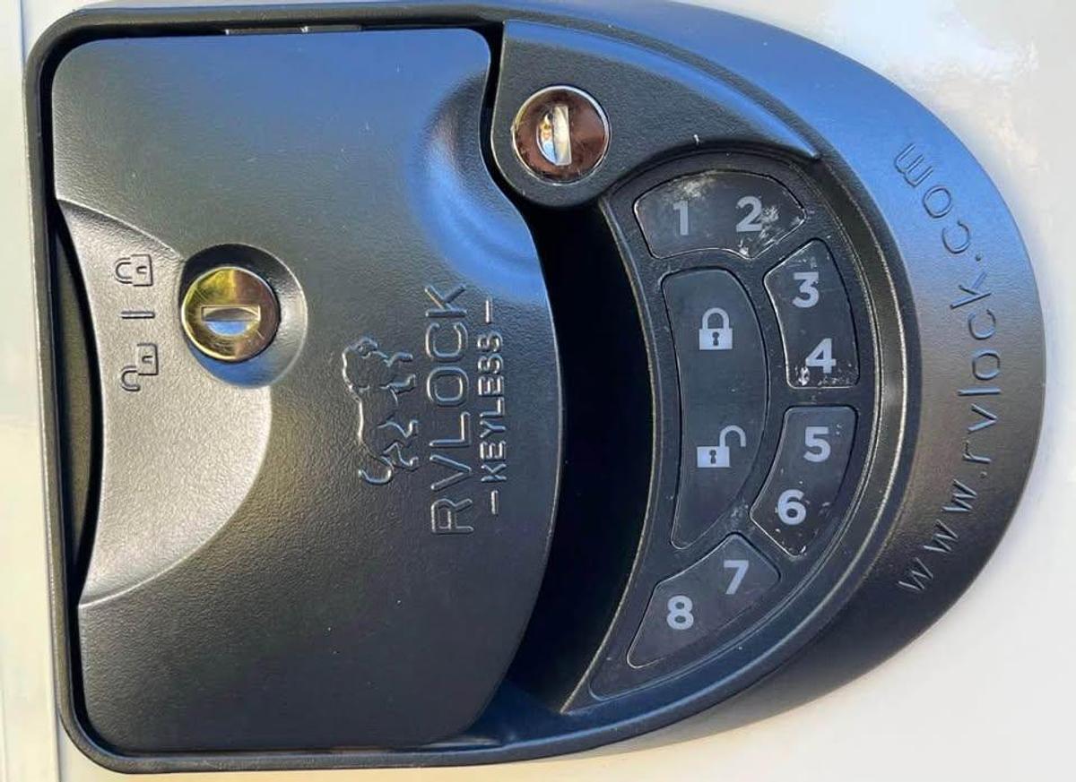 Used 2015 Coachmen Leprechaun 260DS