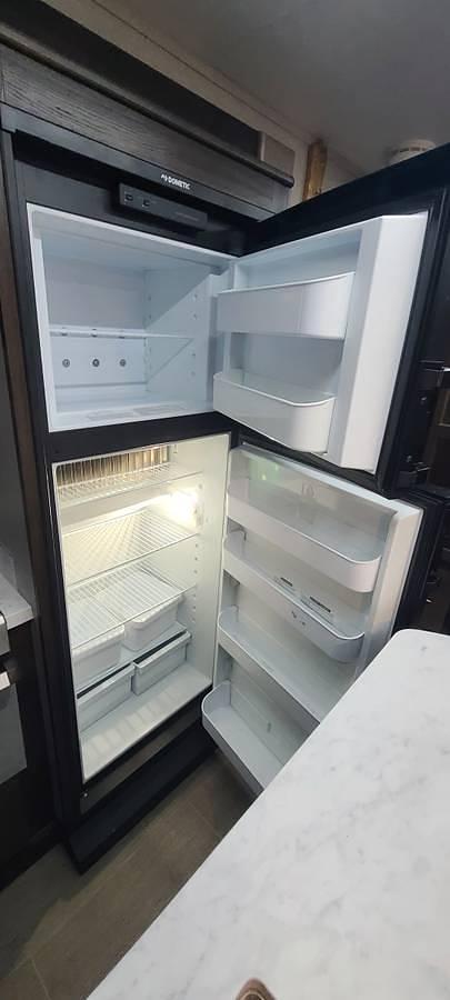 Used 2021 Adventurer Eagle Cap 1165