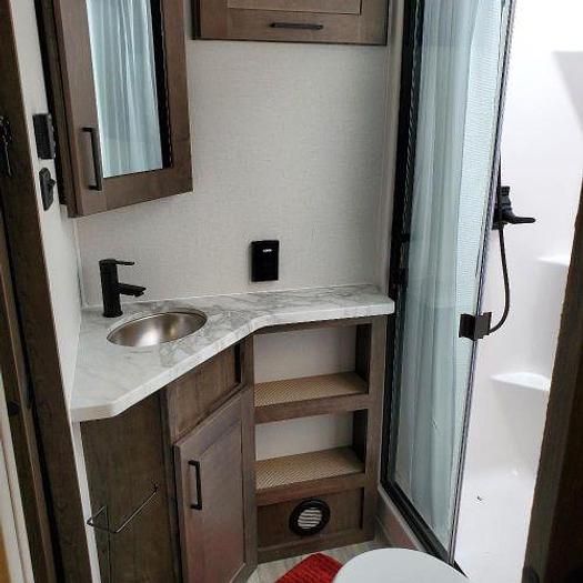 Used 2022 Alliance Valor 40V13