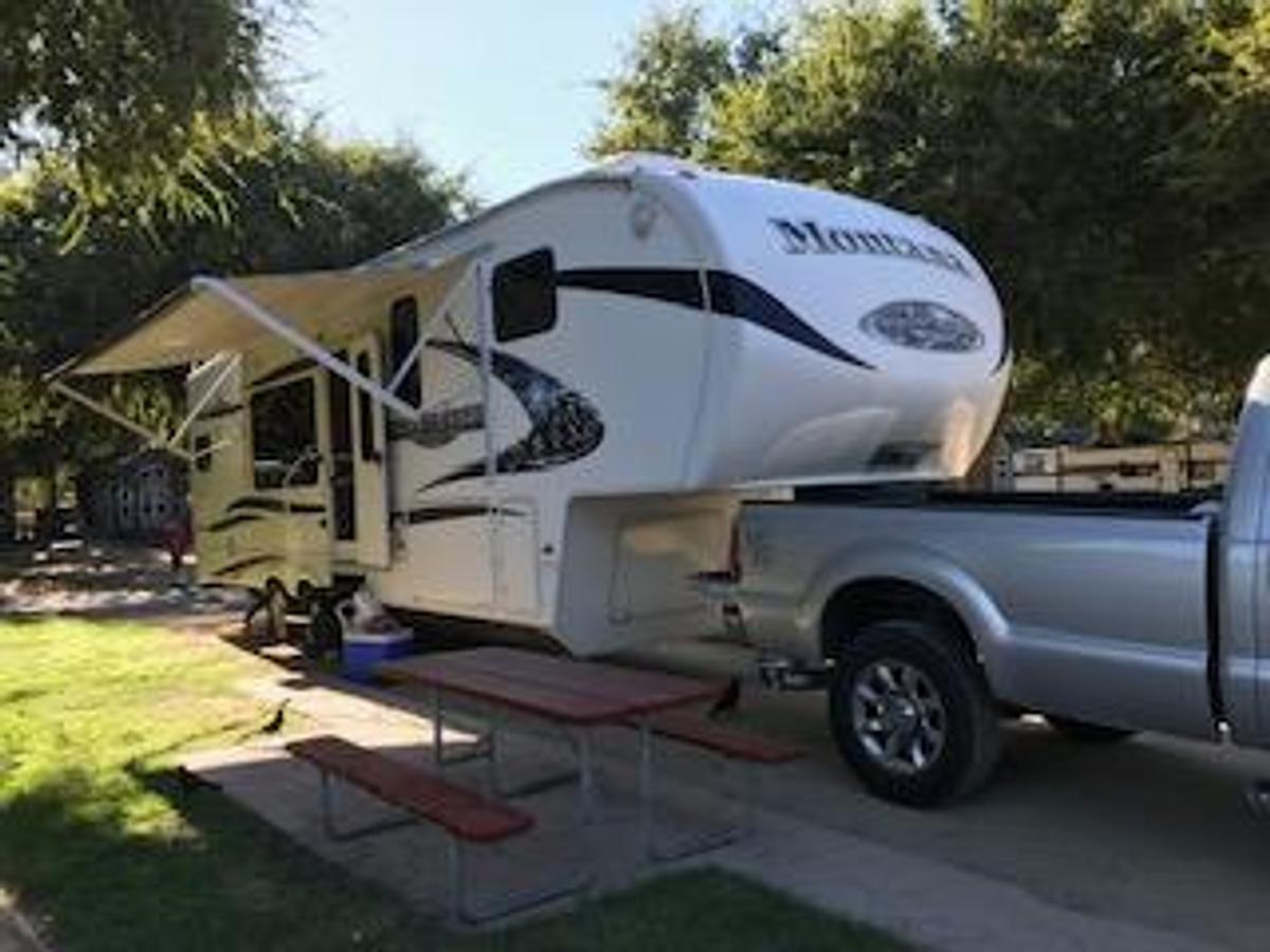 Used 2010 Keystone Montana Mountaineer Fifth Wheel