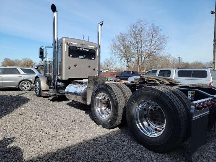 Used 2014 Peterbilt 389