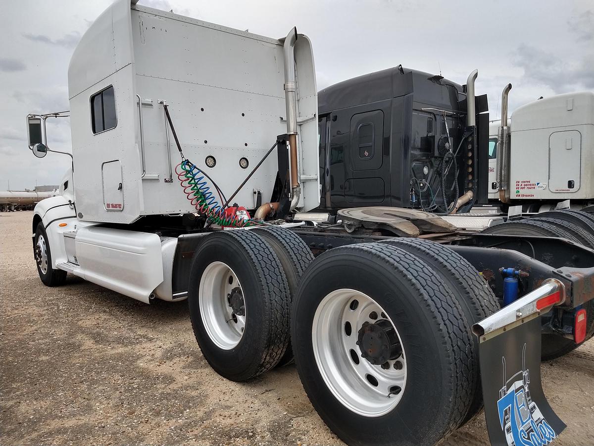 Used 2007 Peterbilt 386 Sleeper Semi Truck