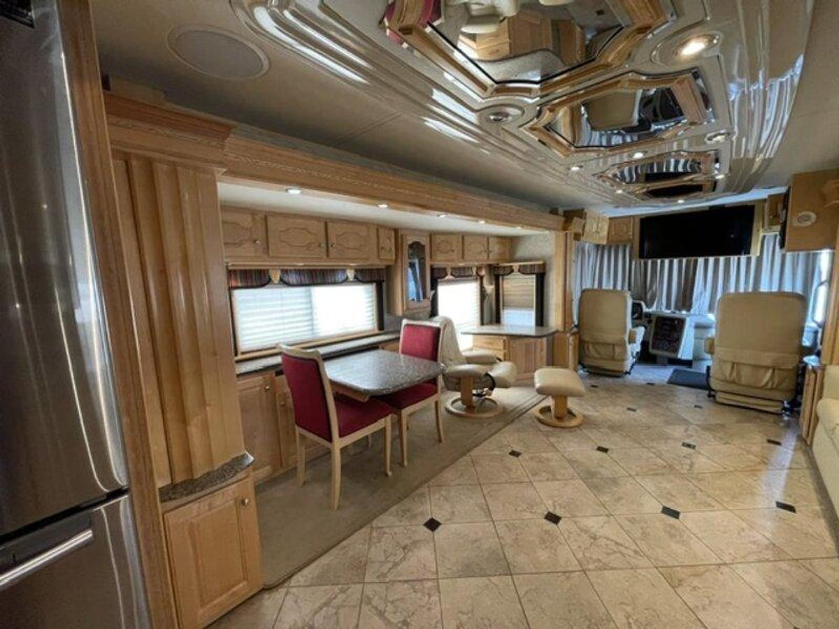 Used 2006 Country Coach Intrigue 530 Ovation