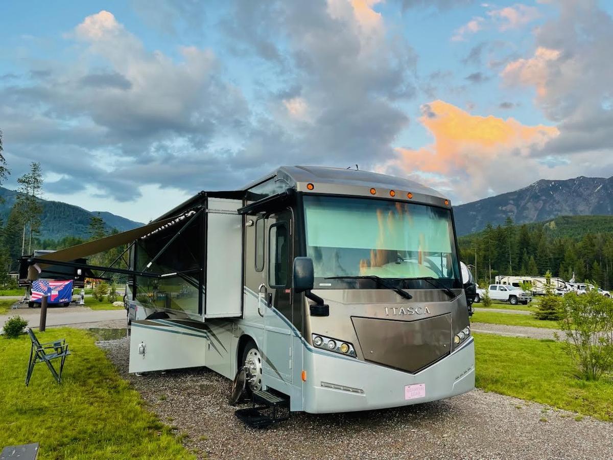 Used 2014 Itasca Solei 38R | Bath & Half | Cummins Diesel | Bunk Beds | Washer & Dryer | Full-Time Ready