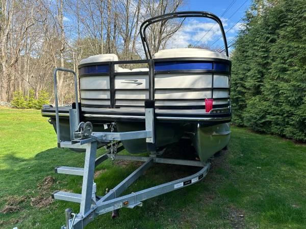 Used 2021 Bennington 23RSB Pontoon Boat