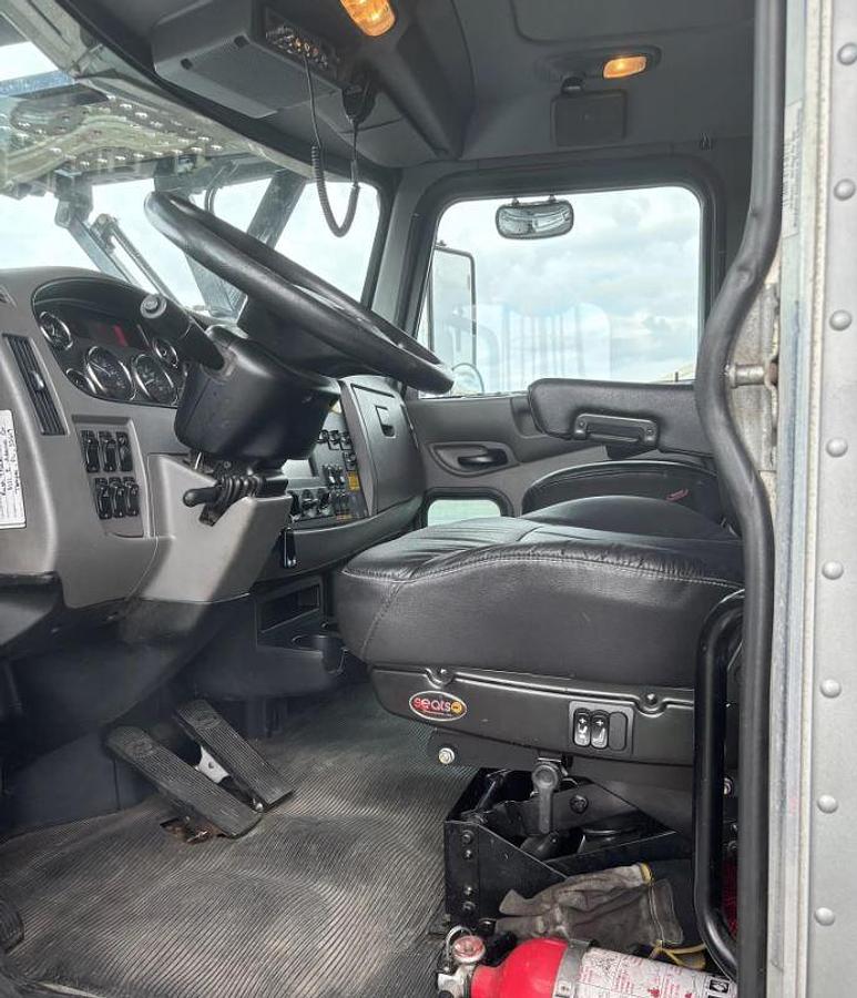 Used 2018 Peterbilt 348 Car Hauler Truck