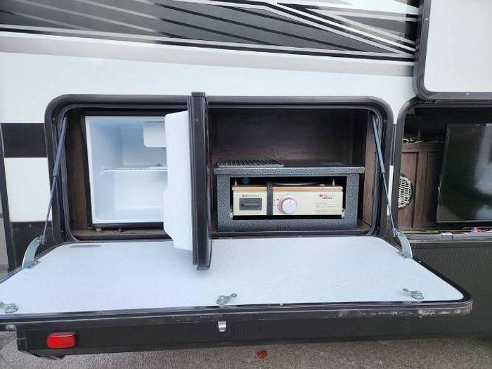 Used 2021 Grand Design Momentum 376TH