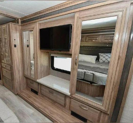 Used 2021 Jayco Seneca 37K