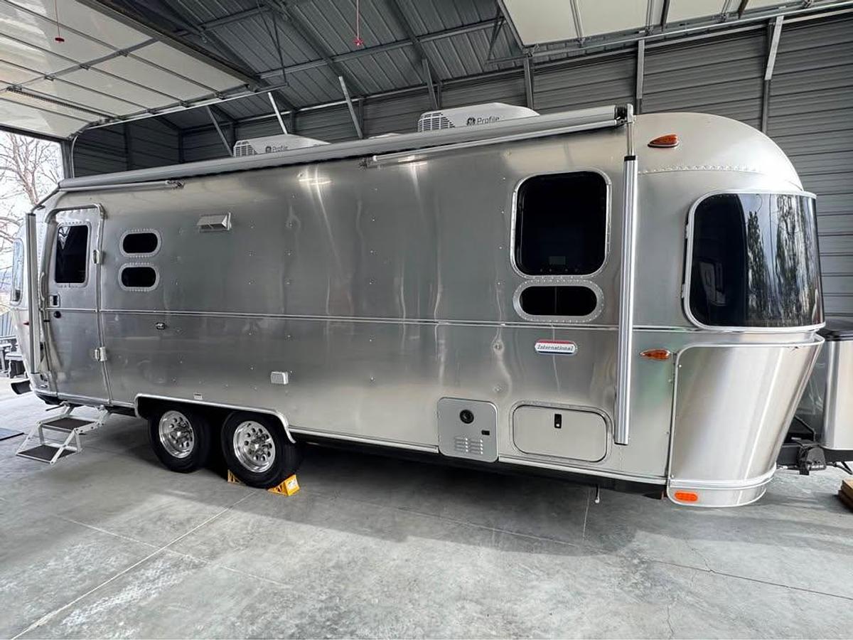 Used 2024 Airstream International 25FB Twin Travel Trailer