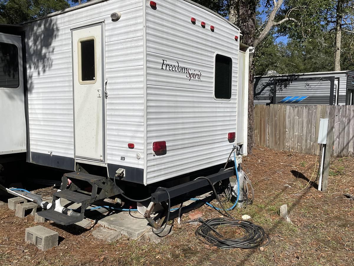 Used 2008 Thor Freedom Spirit 37Q Travel Trailer