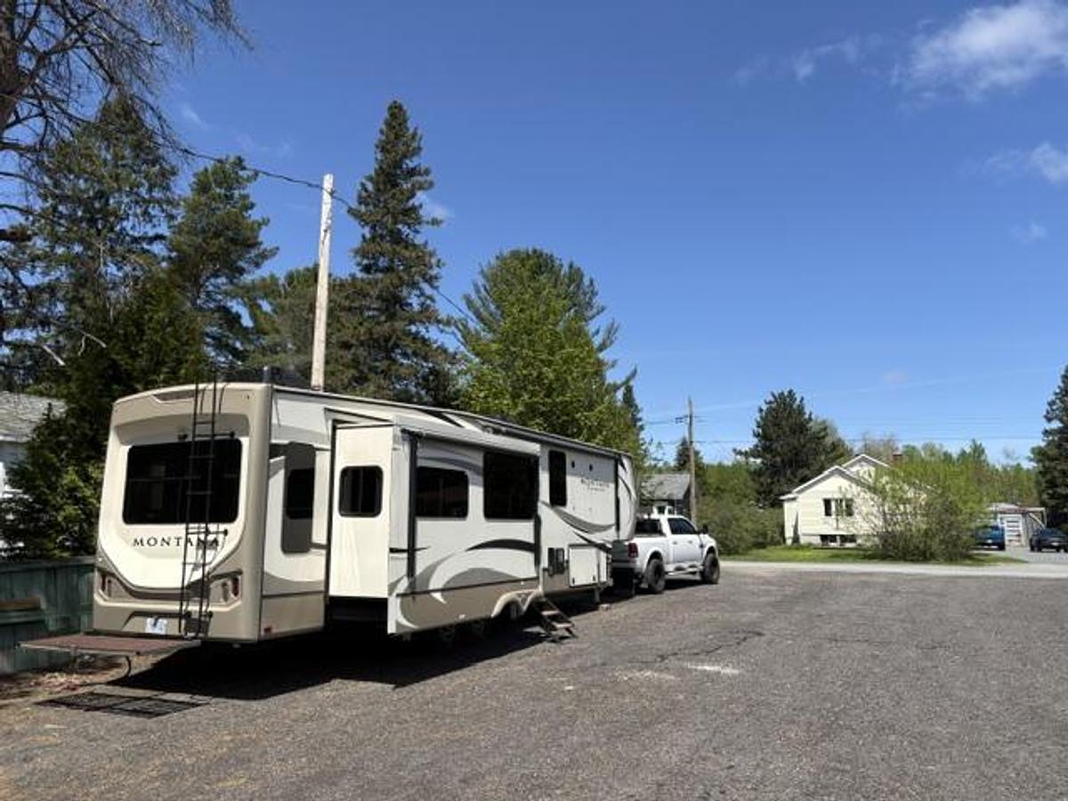 Used 2019 Keystone Montana Legacy Edition Series M-3930FB