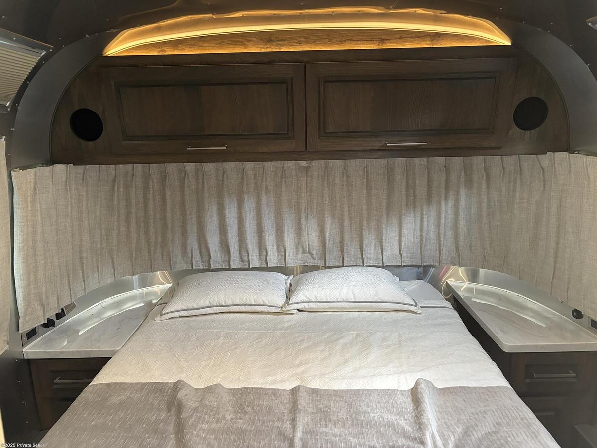 Used 2023 Airstream Classic 33