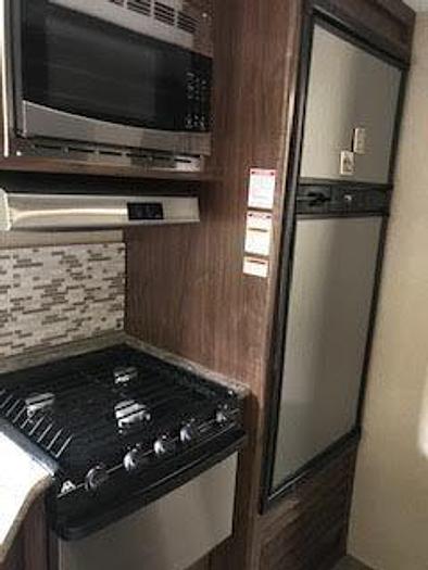 Used 2018 Dutchmen Coleman Light 2305QB