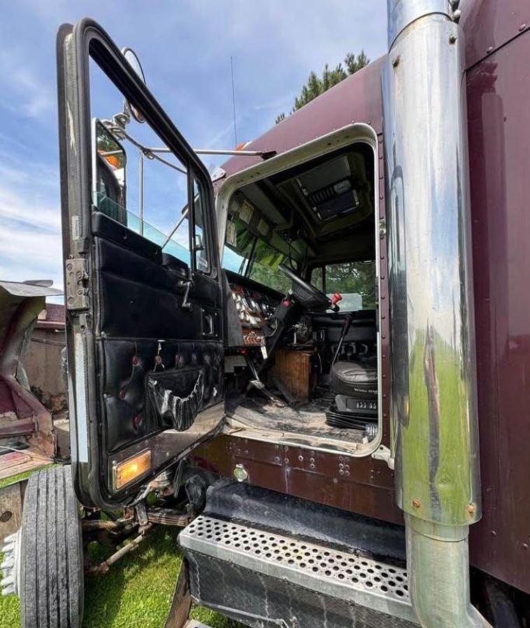 Used 2000 Kenworth W900B