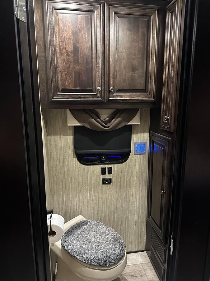 Used 2017 Newmar Dutch Star 4002