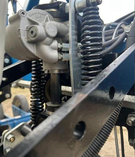 Used 2009 KINZE 3600 Planter