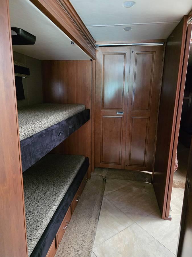 Used 2015 Fleetwood Discovery 40G Class A Motorhome