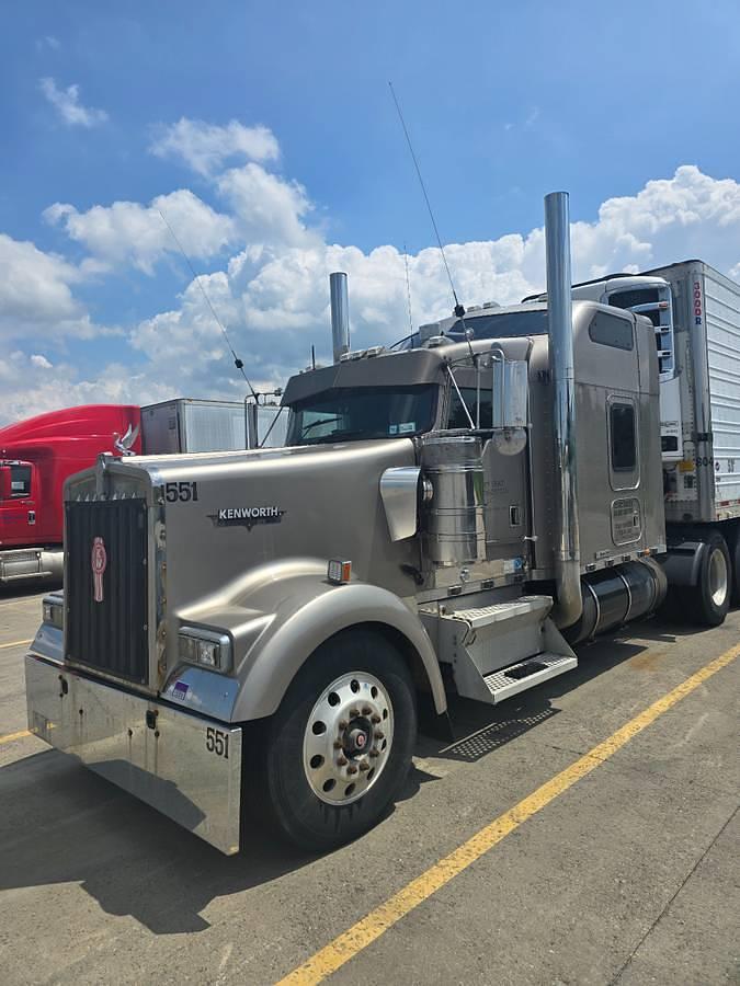 Used 2000 Kenworth W900 with 2015 53ft Utility Reefer Trailer