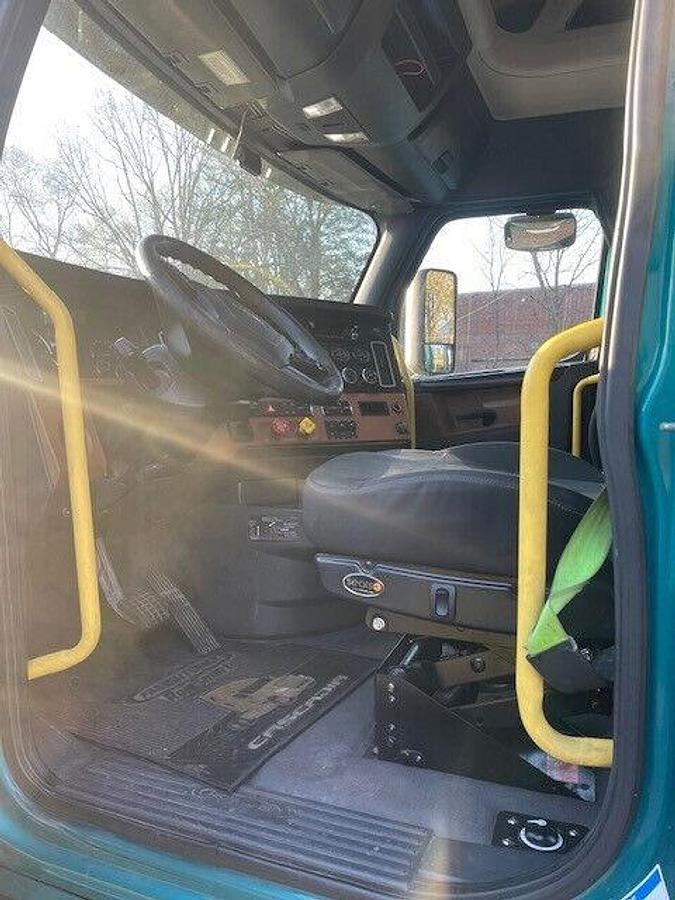 Used 2020 Freightliner Cascadia