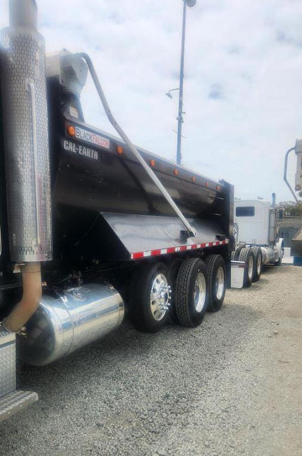 Used 2010 PETERBILT 388 Dump Truck