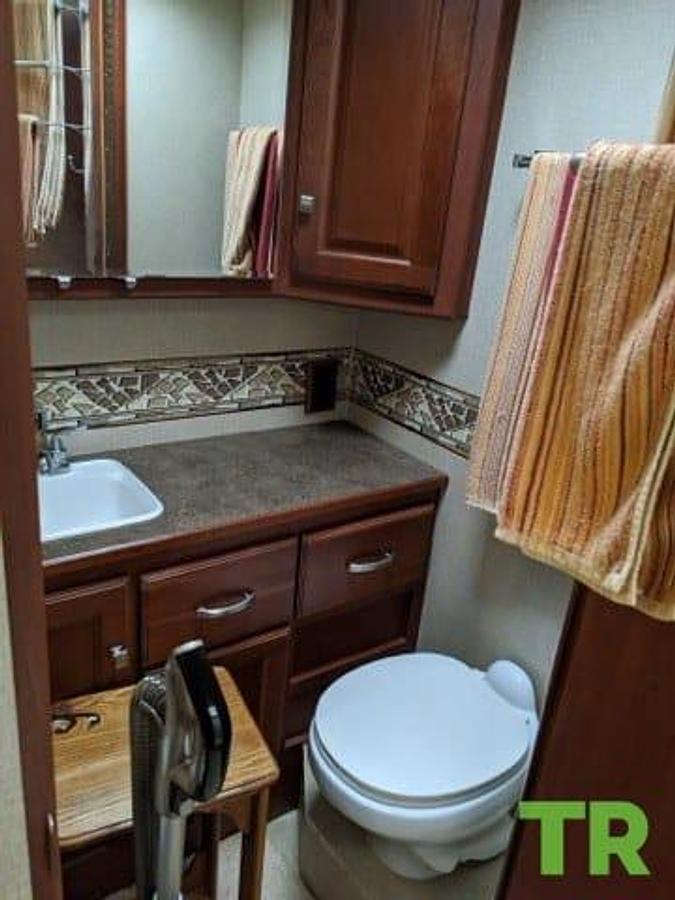 Used 2015 Winnebago Itasca Sunstar 30T