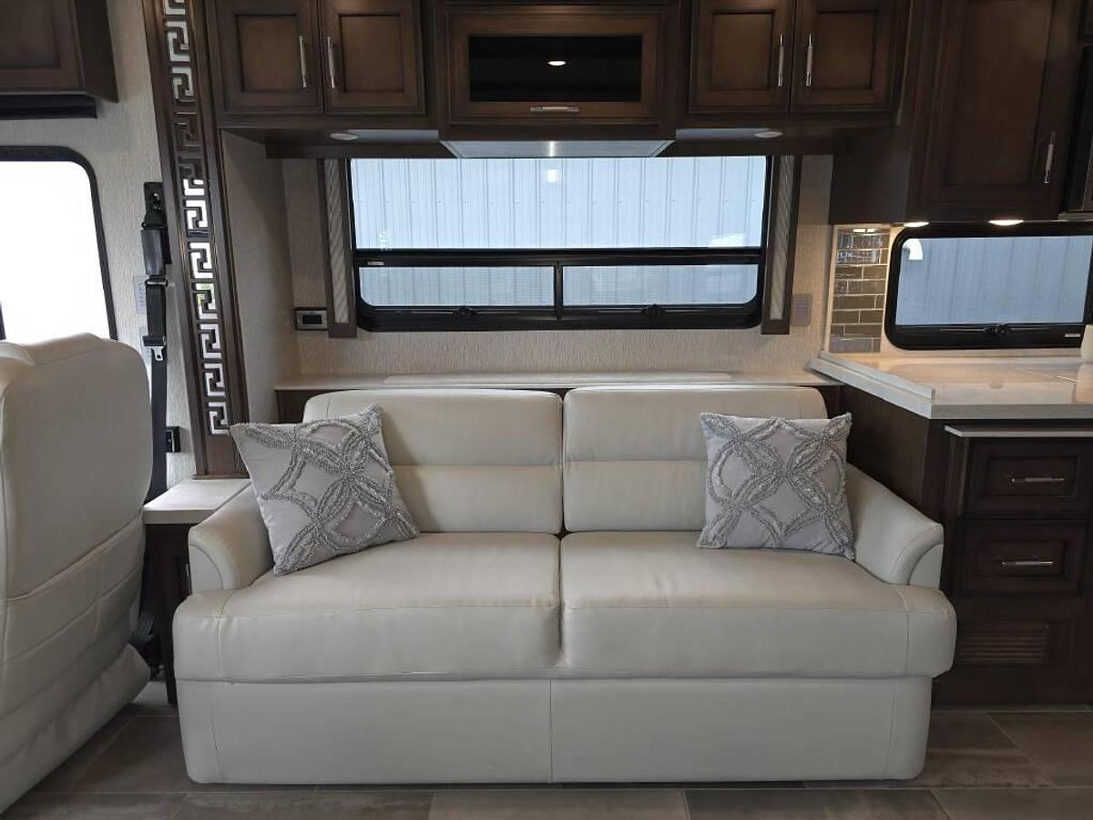 Used 2022 Newmar Ventana 4369