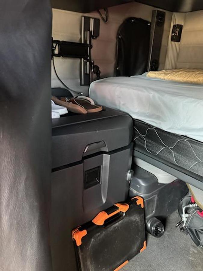 Used 2020 Freightliner Cascadia 125