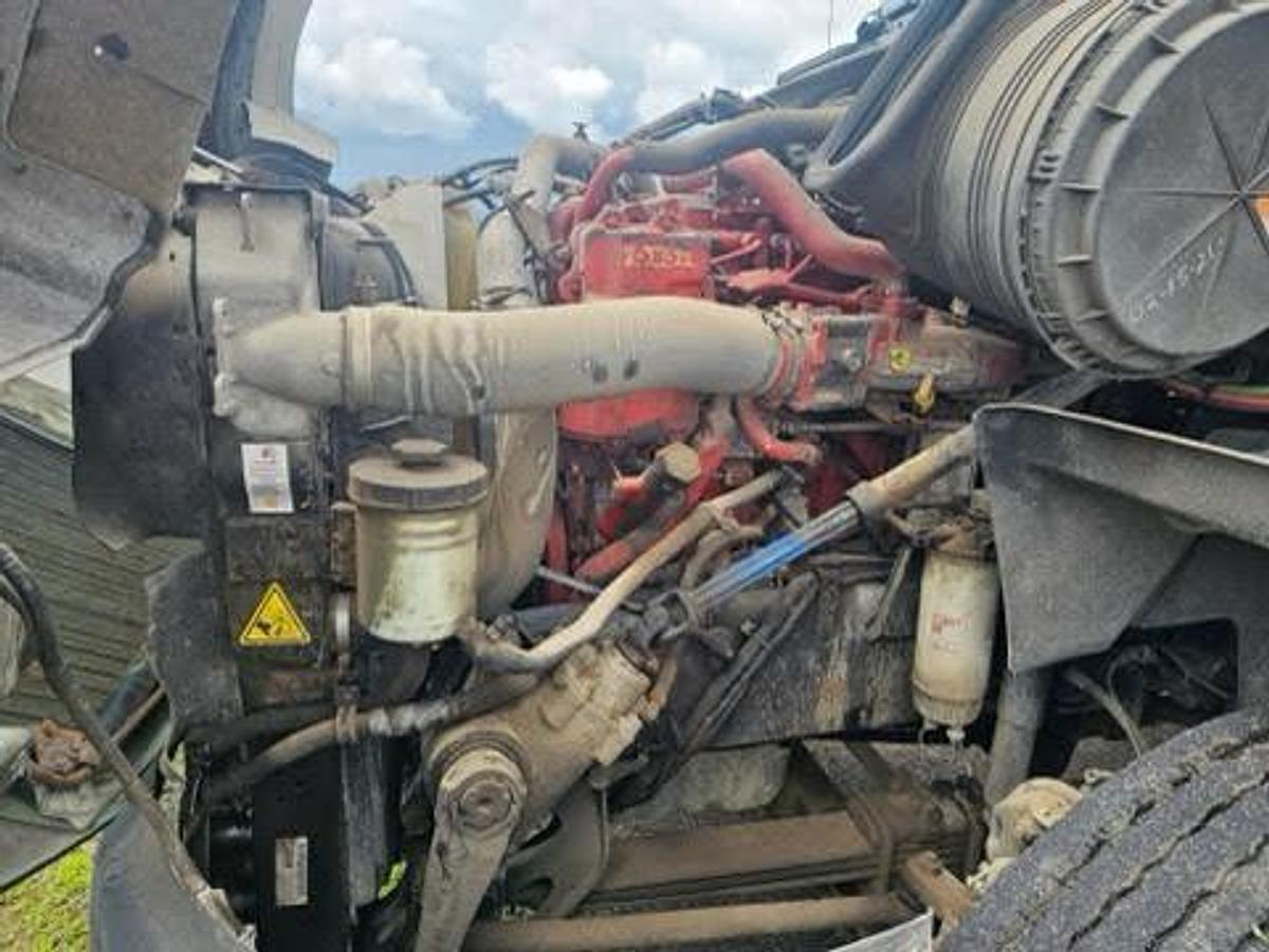 Used 2014 International Prostar Conventional Sleeper Semi