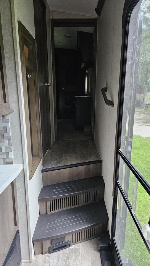 Used 2019 Keystone Montana 3121RL Fifth Wheel