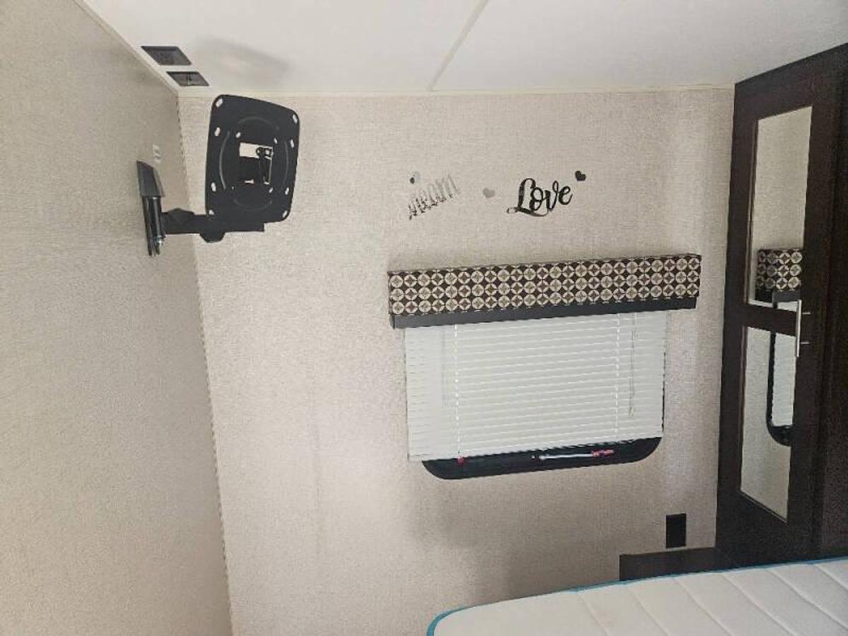 Used 2018 KZ Sportsman Travel Trailer