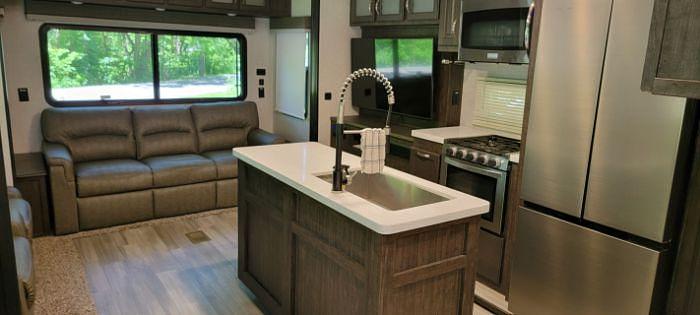 Used 2021 Coachmen Brookstone 398MBL