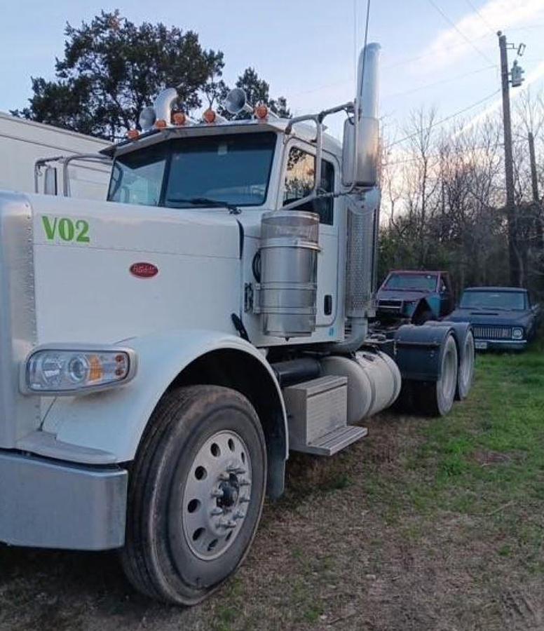 Used 2022 Peterbilt 389 Day Cab