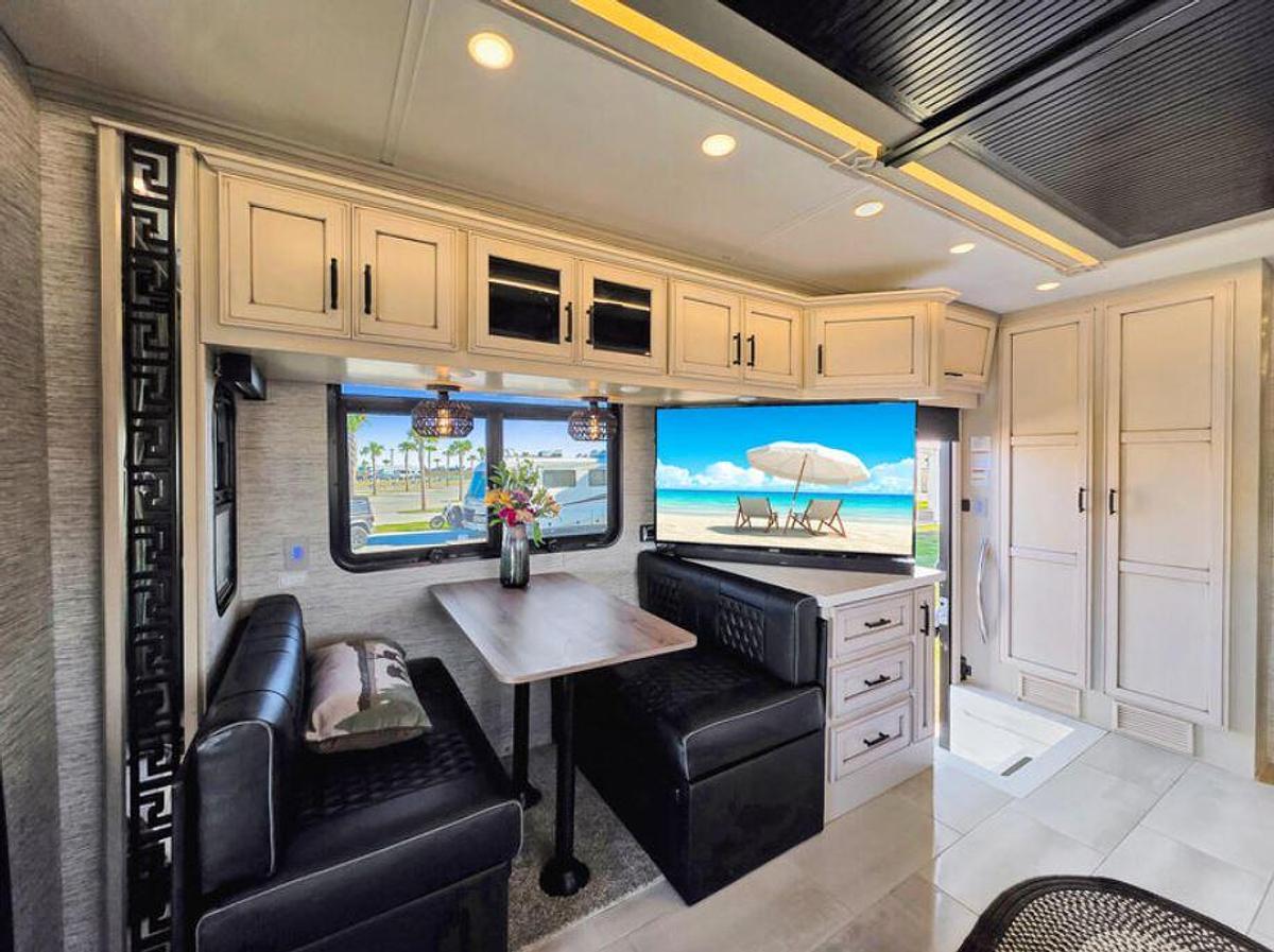 Used 2021 Newmar Super Star 4061