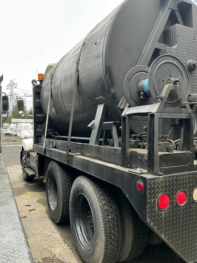 Used 1989 Kenworth Sealcoat Tanker