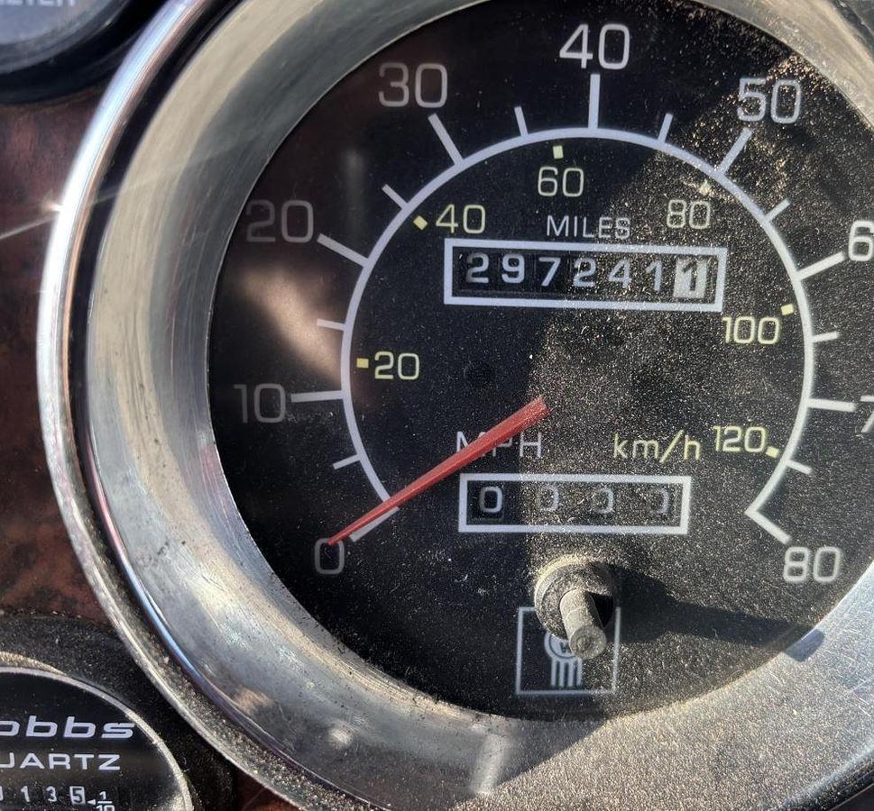 Used 2006 Kenworth T800 Wide Nose Day Cab Semi Truck