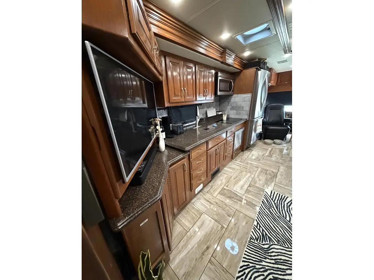 Used 2018 Fleetwood Discovery LXE 40G