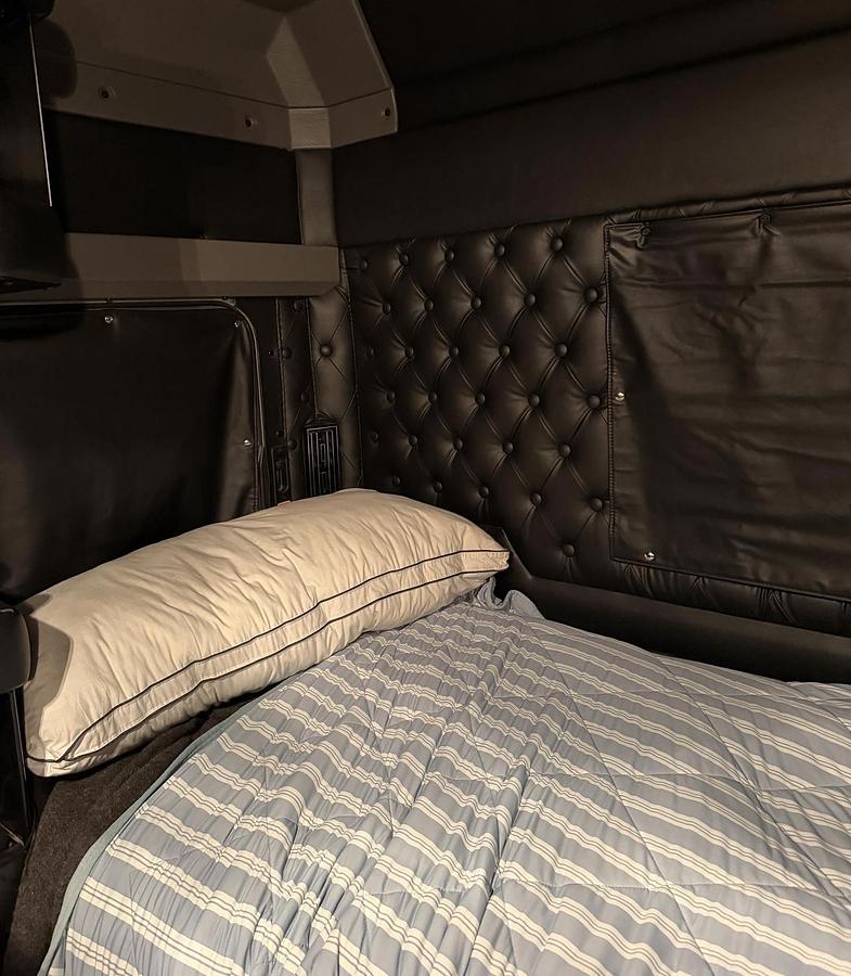 Used 2025 Kenworth W900 Sleeper Semi Truck 565 HP Cummins