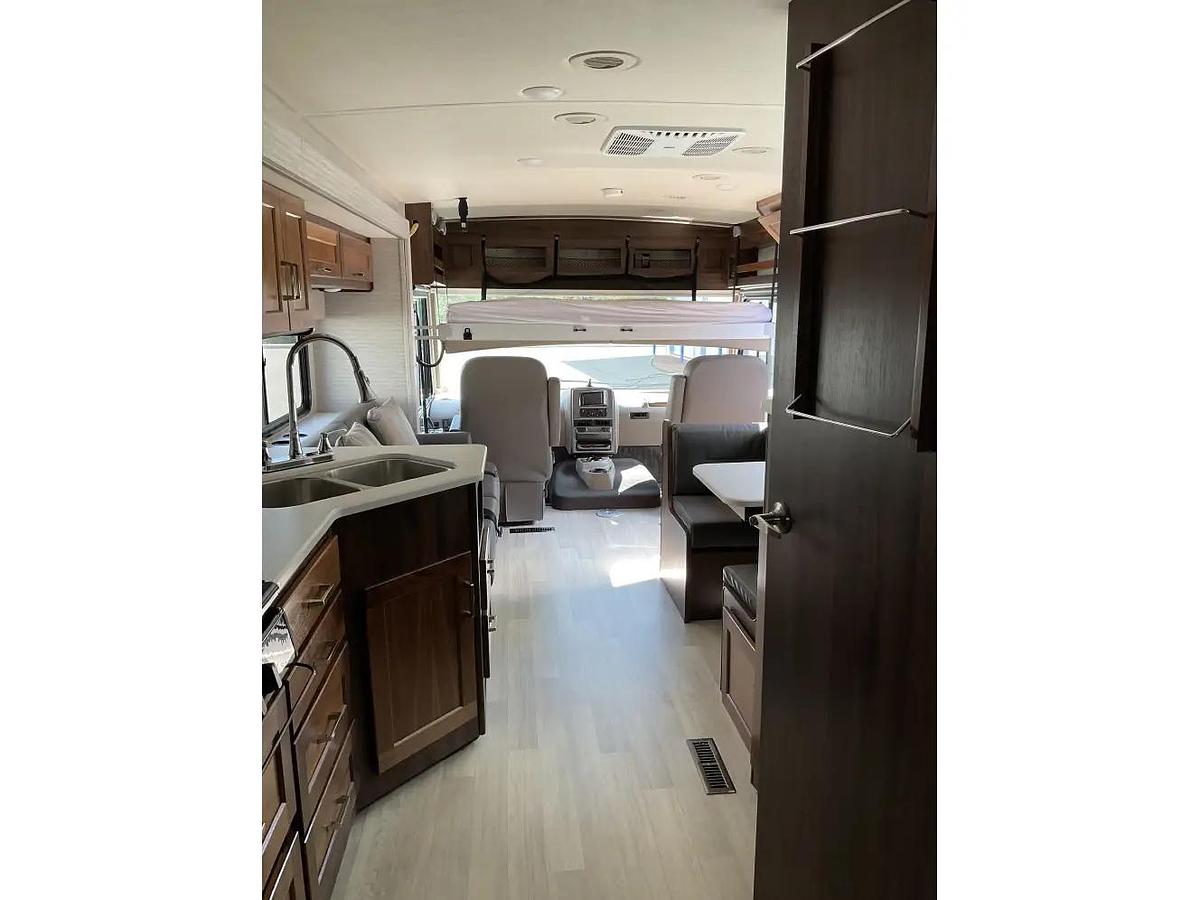 Used 2020 Winnebago Vista 29V