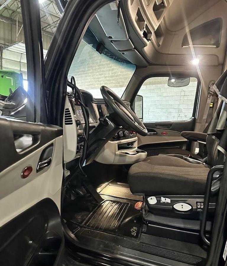 Used 2023 PETERBILT 579