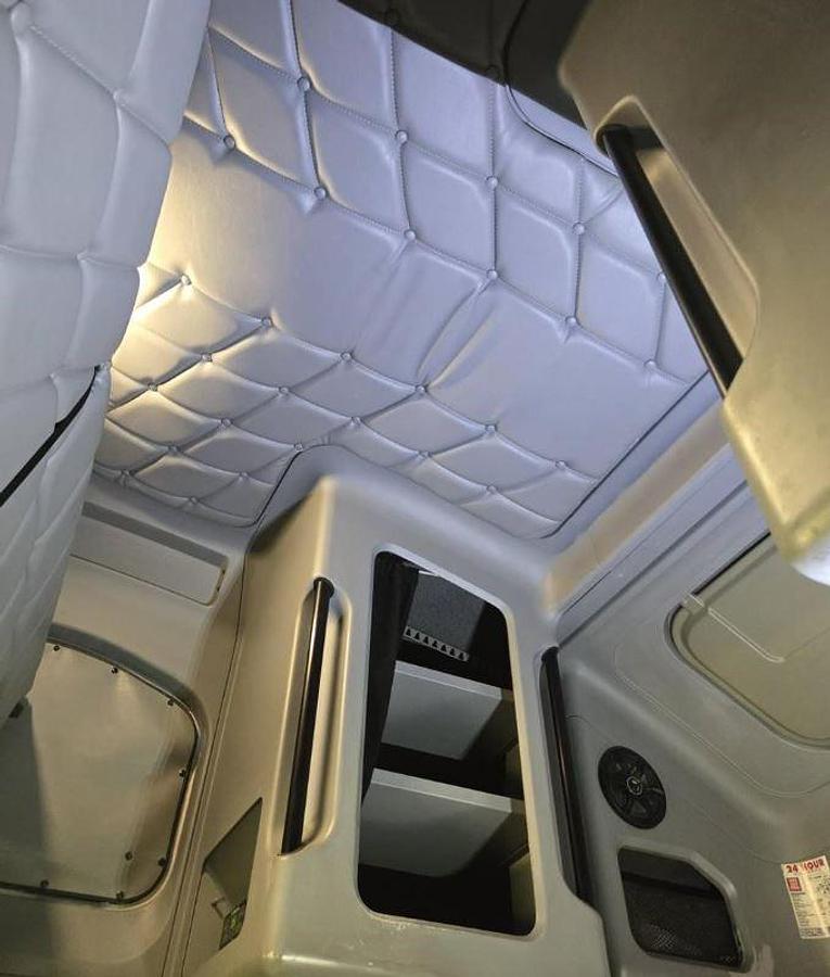 Used 1998 FREIGHTLINER FLD132 CLASSIC XL