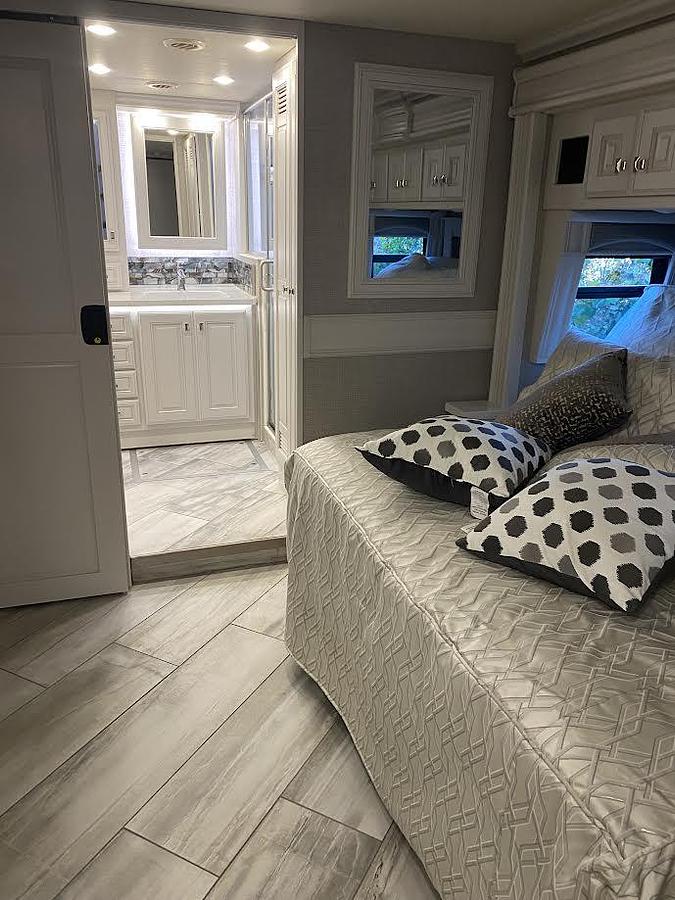 Used 2022 Fleetwood Discovery LXE 40M Class A Motorhome