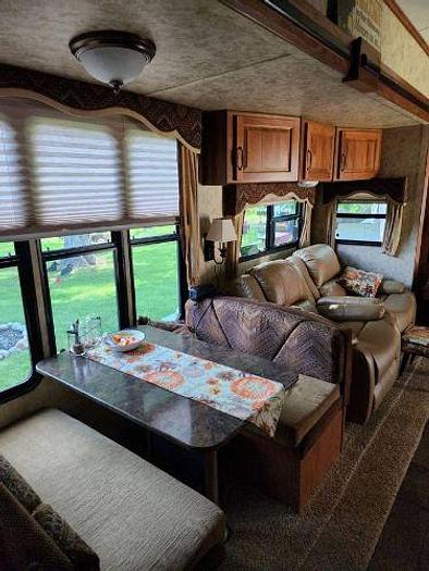 Used 2013 Keystone Montana Mountaineer 346LBQ