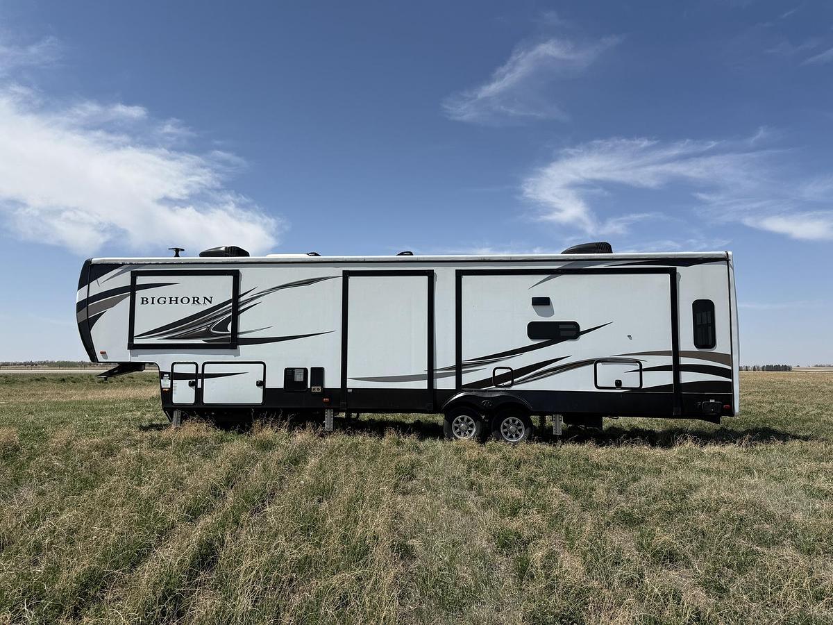 Used 2009 Heartland Big Horn 3925MLP Fifth Wheel