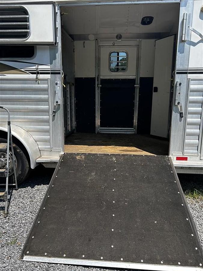 Used 2011 4 Star Three Horse Trailer with Living Quarters