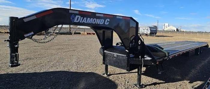 Used 2023 Diamond C FMAX212